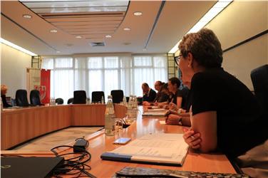Die heutige Sitzung mit den Gewerkschaften im Landhaus 1 in Bozen - Foto: LPA/sf