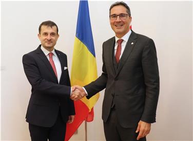 Botschafter Bologan und LH Kompatscher - Foto: USP/mgp