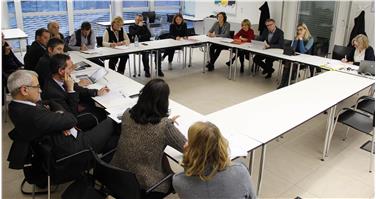 Gemeinsam an Vorschlägen zur bessern Vereinbarkeit arbeiten wollen Familienbeirat und Wirtschaftsring. Foto: LPA/H. Wisthaler