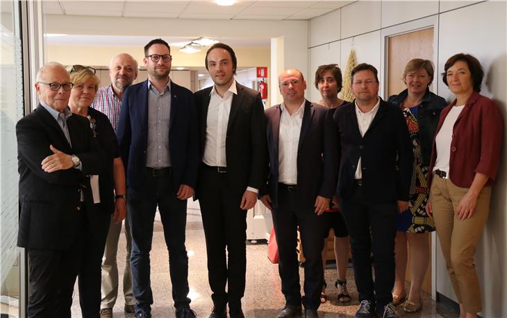 Die AFI-Spitze um den neugewählten Präsidenten Mayr (l.) und Direktor Perini (r.) hat heute LR Achammer einen Antrittsbesuch abgestattet - Foto: LPA/Ptere Natter