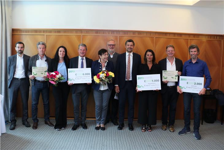 Die Gewinner des Mobilitätspreises mit LR Alfreider (FOTO: LPA/Ingo Dejaco)