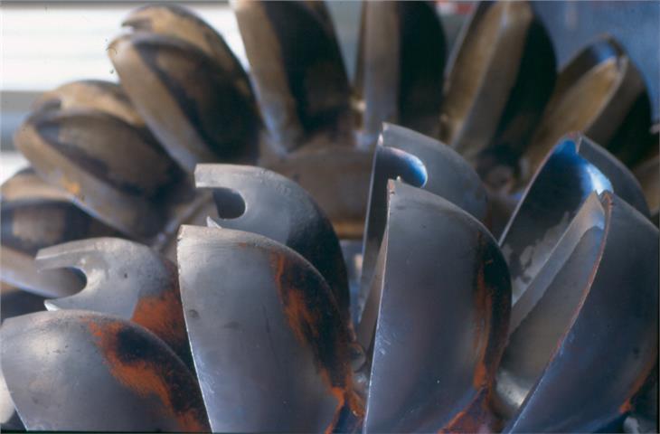 Auch eine Bestimmung zu den E-Werken ist im Begleitgesetz enthalten, das die Landesregierung heute auf den Weg gebracht hat. Im Bild eine Peltron-Turbine (Foto: LPA)