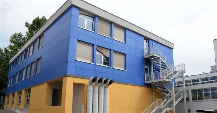 Alle drei von der Italienischen Bildungsdirektion am 11. Februar gemeldeten Coronavirus-Infektionsfälle sind an der Schule "Evangelista Torricelli" (im Bild) in Bozen aufgetreten. (Foto: LPA)