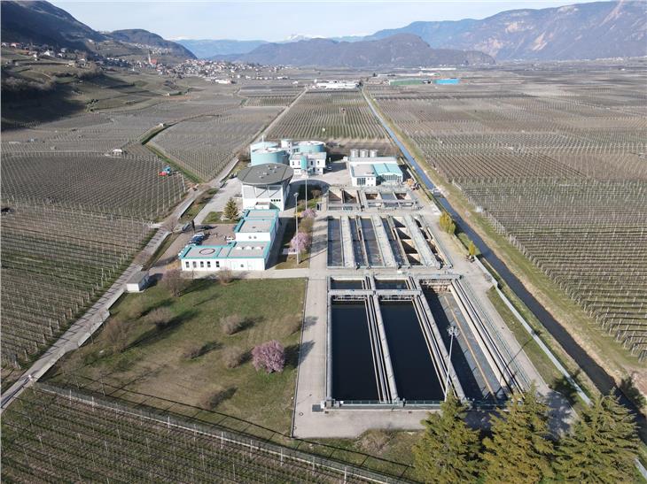 Die Kläranlage in Tramin reinigt nun auch das kommunale Abwasser der Eppaner Fraktion Montiggl. (Foto: LPA/Gnews)