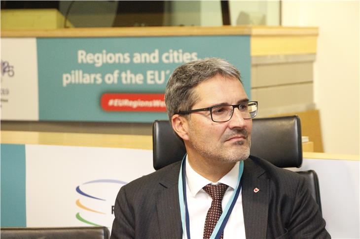 LH Kompatscher im AdR (Bild vom September 2019): "Bin fest von einem Europa der Regionen überzeugt, das seine Einheit in Vielfalt respektiert." (Foto: LPA/ Guido Steinegger)