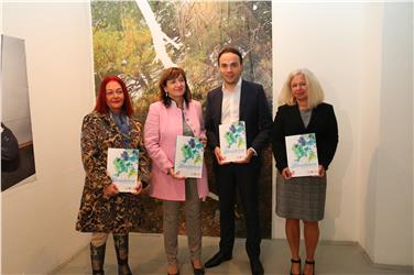 (v.l.n.r.) Petra Streng, Landesrätin Beate Palfrader, Landesrat Philipp Achammer und Sylvia Hofer. Foto: LPA/me