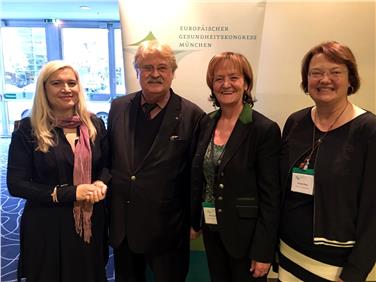 Landesrätin Martha Stocker (3.v.l.) mit Ministerin Melanie Huml, MEP Elmar Brok und der Organisatorin des Gesundheitskongresses Claudia Künig in München