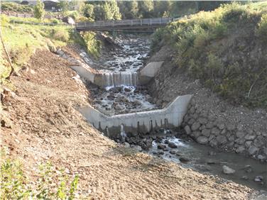Stahlbetonsperren und Uferschutz im Frötschbach. Foto: LPA/Amt für Wildbach- und Lawinenverbauung Süd in der Agentur für Bevölkerungsschutz