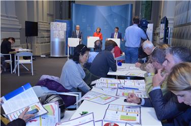 Die Daten zur Beschäftigungssituation in den Einkaufszentren wurden heute durch LRin Stocker vorgestellt - Foto: LPA/mp