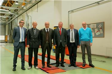 Haben heute Bilanz über zehn Jahre Arbeit der Landesfahrzeugprüfstelle gezogen (v.l.): Markus Kolhaupt, Roberto Rubbo, Valentino Pagani, Claudio Gelmi, Florian Mussner und Günther Burger. (Foto: Roman Clara - www.provinz.bz.it/news)