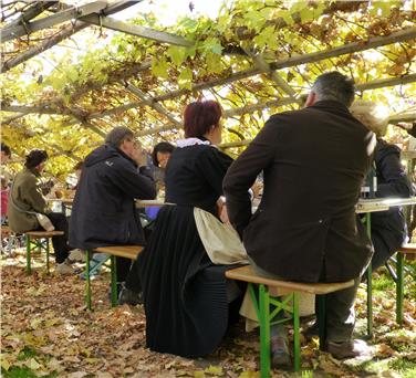 Das Weinmuseum in Kaltern lädt zum Abschluss der Saison zum Kastanienbraten in den eigenen Weingarten - Foto: LPA/Abteilung Museen