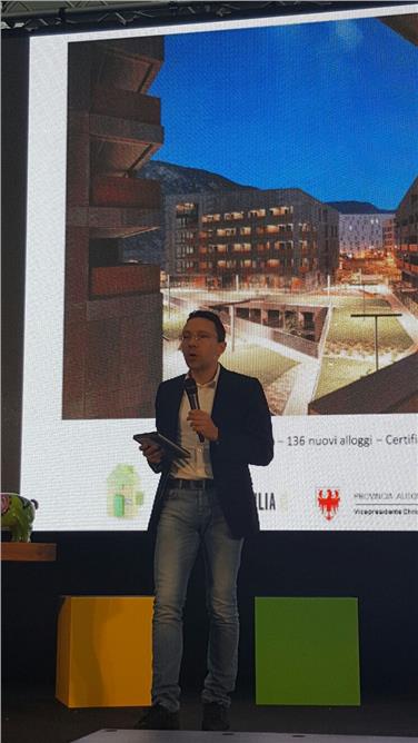 LR Tommasini hat auf der Wandermesse "Klimahouse Sicilia" über Südtirols Klimaziele und das Modell Klimahaus gesprochen. Foto: LPA