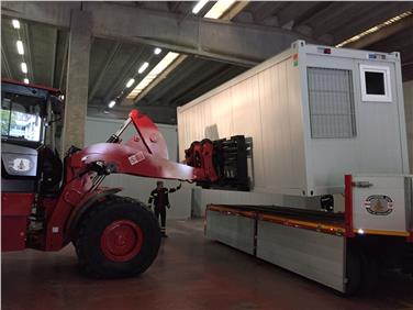 Der Südtiroler Hilfszug wird für die Abfahrt um 19.30 Uhr startklar gemacht - Foto: LPA/Agentur für Bevölkerungsschutz