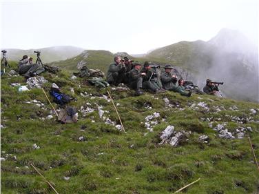 Wer sich für den Kurs für hauptberufliche Jagdaufseherinnen und Jagdaufseher in der Forstschule Latemar (im Bild Teilnehmer eines früheres Kurses) anmelden will, hat dafür noch bis zum 15. November Zeit. Foto: LPA/Jagdverband