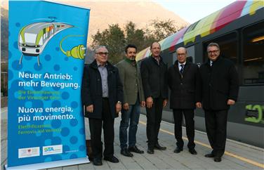 Baustellenbesichtigung am Bahnhof Schlanders: Walter Weiss (Freunde der Eisenbahn), STA-Direktor Dejaco, Bezirksgemeinschaftspräsident Tappeiner, Ressortchef Pagani und Bm Pingera (FOTO: Roman Clara - www.provinz.bz.it/news)