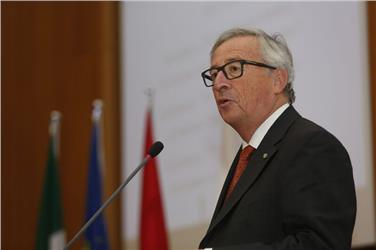 Der Präsident der Europäischen Kommission am Rednerpult der Aula Magna der Freien Universität Bozen - Foto: LPA/Oskar Verant