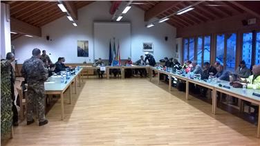 Seit 6.00 Uhr früh im Einsatz: die koordinierte Leitstelle unter dem Vorsitz der Vertretung des Regierungskommissariats. Foto: Agentur für Bevölkerungsschutz/Matteo Vischi