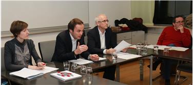 LR Philipp Achammer (2. v.l.), Gertraud Aschbacher (1. v.l.), Direktorin Amte für Lehrlingswesen, Hartwig Gerstgrasser (3. v.l.), Direktor Bereich Deutsche Berufsbildung, und Schulinspektor Gustav Tschenett (4. v.l.). Foto: LPA/me