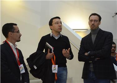 Landesrat Christian Tommasini wies bei der Eröffnung der Tagung darauf hin, dass man die Angst mit den Waffen der Kultur und der Bildung bekämpfen müsse. Foto: LPA/M. Diquirico