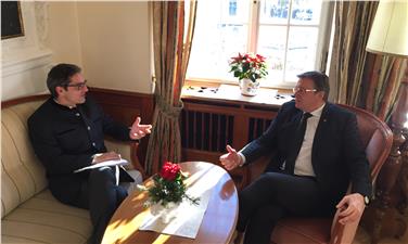 Die Landeshauptleute Kompatscher und Platter im Gespräch - Foto: LPA/ea