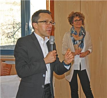 Landesrat Christian Tommasini nahm am Start des Projekts an der Hotelfachschule "Ritz" in Meran teil. Foto: LPA/F. Grigoletto