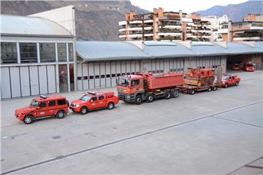 Vor dem Aufbruch in die Abruzzen: der Hilfszug der Berufsfeuerwehr in Bozen. Foto: LPA/Agentur für Bevölkerungsschutz/Berufsfeuerwehr