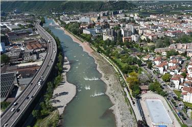 Nun wird mit dem vierten Baulos auf der orographisch linken Seite des Eisacks in Bozen als Teil einer Umweltausgleichsmaßnahme der SE Hydropower begonnen. Foto: LPA/Amt für Wildbach- und Lawinenverbauung Süd