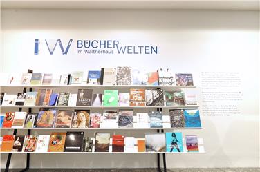 Die  Teßmann bereichert die "Bücherwelten" im Bozner Waltherhaus vom 27. Jänner bis zum 20. Februar mit Neuerscheinungen, preisgekrönten Werken und Medienhocker "Friedrich". Foto: LPA/Massimiliano Mariz