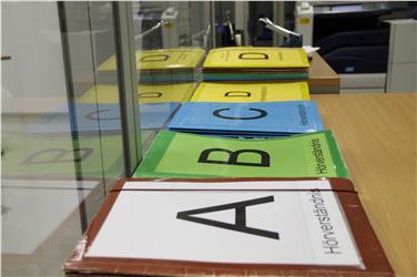 Ab Frühjahr 2017 wird die Dreisprachigkeitsprüfung nach neuen Richtlinien abgenommen - Foto: LPA