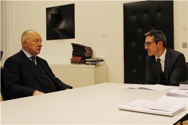 Landeshauptmann Kompatscher hat heute im Gespräch mit NISF-Landeschef Warasin auf die Beachtung der Zweisprachigkeitspflicht gepocht - Foto: LPA/mb