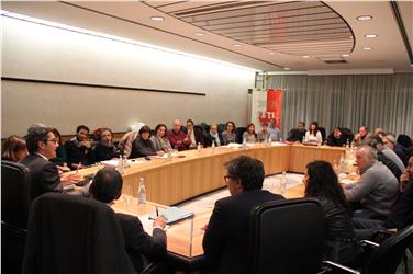 Präsident Kompatscher mit den Gewerkschaftsvertretern - Foto: LPA/fgo