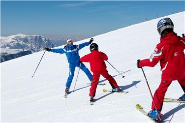 Die Eignungsprüfungen für Skischulassistenten im Alpinskilauf und Snowboard finden im März statt. Anmelden kann man sich bis zum 27. Februar - Foto: LPA/Pertl