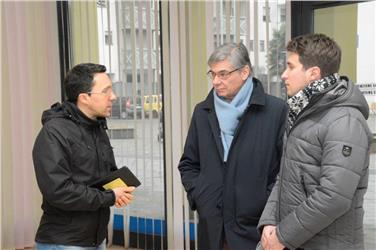 Landesrat Tommasini, Stadtrat Repetto und Stadtviertelratsvorsitzender Castellano beim heutigen Ortsaugenschein - Foto: LPA/M.Diquirico