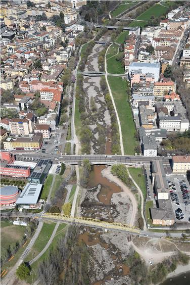 Studienobjekt Talfer: Der revitalisierte Abschnitt in Bozen erfüllt vielfältige ökologische Funktionen und verbessert die Naherholung im städtischen Raum. Foto: LPA/Agentur für Bevölkerungsschutz