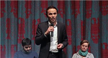 Landesrat Philipp Achammer begrüßte die Teilnehmer der Reise nach Auschwitz. Foto: LPA/Ingo Dejaco