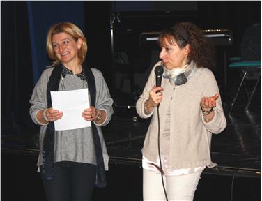 (v.l.) Charlotte Ranigler, Inspektorin für Deutsch als Zweitsprache, und Rosella Li Casti, Direktorin des Amtes für Schulprojekte. Foto: LPA/F. Grigoletto