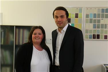 Die geschäftsführende Direktorin des Amtes für Bibliotheken und Lesen, Marion Gamper, mit Kulturlandesrat Philipp Achammer. Foto: LPA/Ingo Dejaco