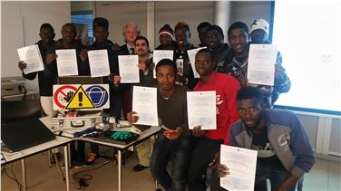 Die Asylbewerber haben vor einer Woche den Arbeitssicherheitskurs abgeschlossen. Foto: LPA