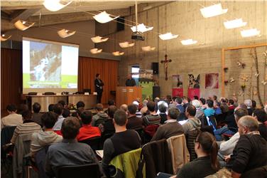 Beregnung im Grünland war Schwerpunktthema des diesjährigen Expertenforums Berglandwirtschaft in der Fachschule Salern. Foto: LPA/Versuchszentrum Laimburg