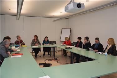 Landesrätin Martha Stocker beim heutigen Treffen mit der Arbeitsgruppe für Asylanten und Flüchtlinge - Foto: LPA/Anne Savio