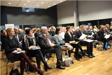 Tagung der Führungskräfte der Landesverwaltung heute an der Eurac in Bozen./Foto LPA rm