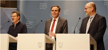 Ernesto Scarperi, Richard Theiner, Flavio Ruffini: Stellen die neuen Richtlinien vor, Foto: LPA