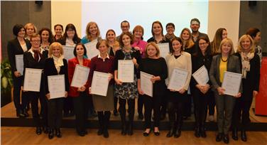 Absolventinnen des ersten Lehrganges für Verwaltungs- und Aufsichtsrätinnen der Frauenakademie des Landesbeirates für Chancengleichheit./Bild Frauenbüro