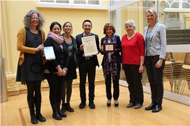 Das Bookstart-Team mit den Landesräten Deeg und Tommasini./Foto LPA rm