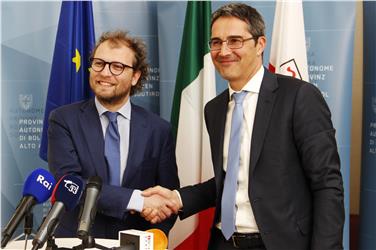 LH Kompatscher:" Erfreulich ist, dass die am BBT beteiligten Akteure die Anliegen der Bürgermeister und somit der Bevölkerung Ernst genommen haben." Foto: LPA/mb.