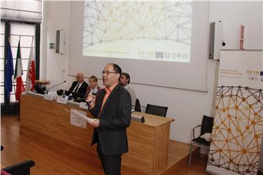 Abteilungsdirektor Matzneller bei der heutigen Vorstellung der vier neuen ESF-Aufrufe - Foto: LPA/mb