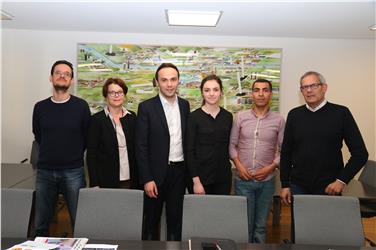 (v.li.) Gianluca Battistel (Amt f. Jugendarbeit), Schulinspektorin Gertrud Verdorfer, Landesrat Philipp Achammer, Vera Siller, Abdel El Abchi (Amt f. Jugendarbeit), Klaus Nothdurfter (Direktor des Amtes f. Jugendarbeit). Foto: LPA/Ingo Dejaco