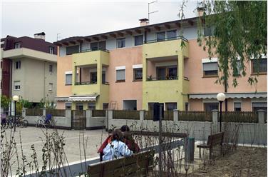 Auch Wohnhäuser in Besitz öffentlicher Körperschaften können über ein EFRE-Projekt energetisch saniert werden. Foto: LPA/Wobi