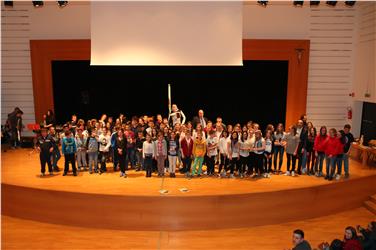 Schülerinnen und Schüler von acht Schulklassen nahmen am Landesfinale des Schülerwettbewerbs zur Politischen Bildung teil. Foto: LPA/me