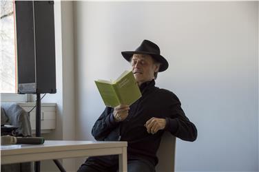 Joseph Zoderer bei der Autorenlesung an der Landesberufsschule für Handel und Grafik "Gutenberg"